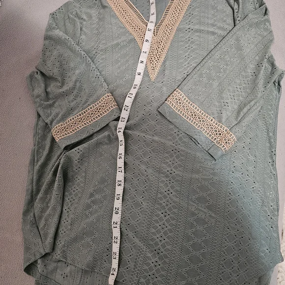 Women's Green V Neck 3/4 Sleeve Lace Detail Top Unbranded Size Large - Picture 7 of 8